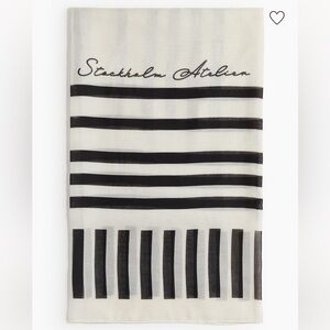 H&M Blanket woven scarf/ wrap